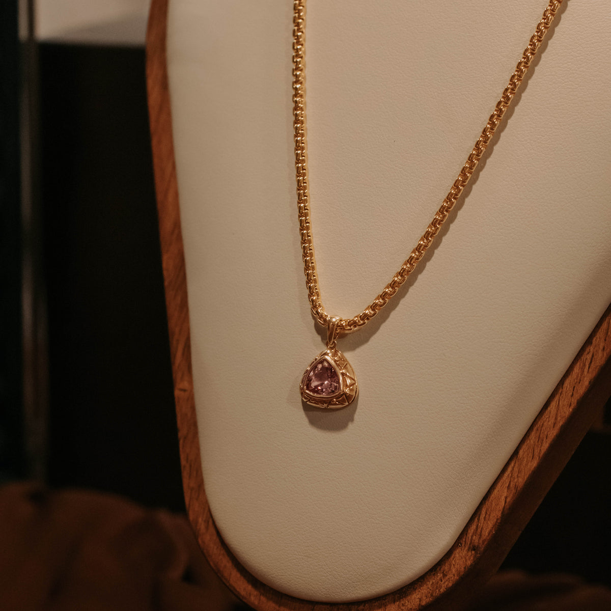 Heavy rounded box chain in solid 14k gold