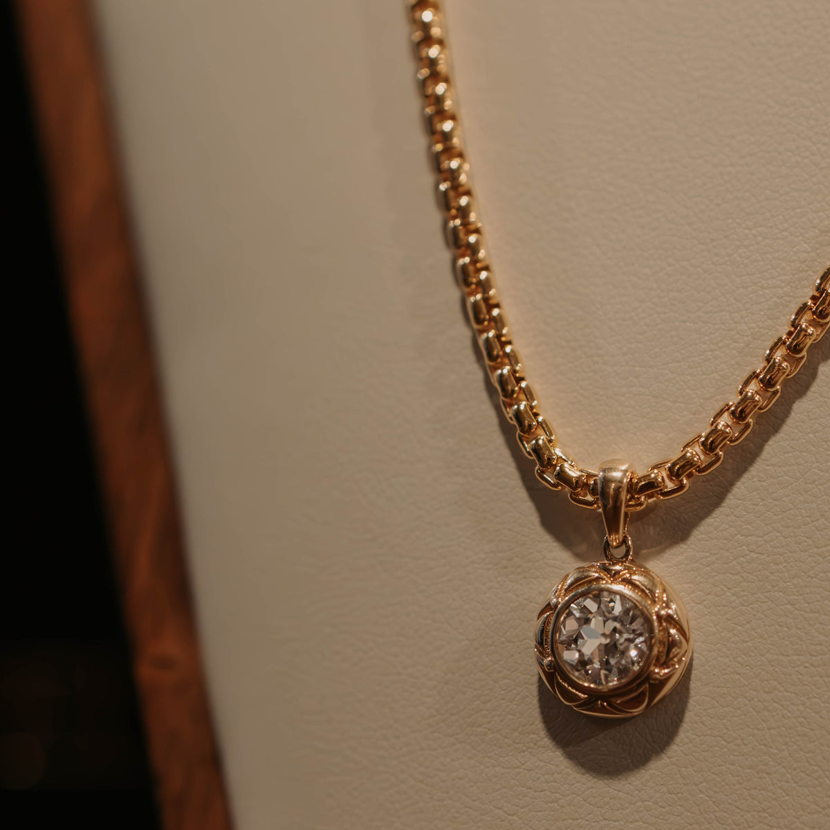 14k gold heavy rounded box chain styled