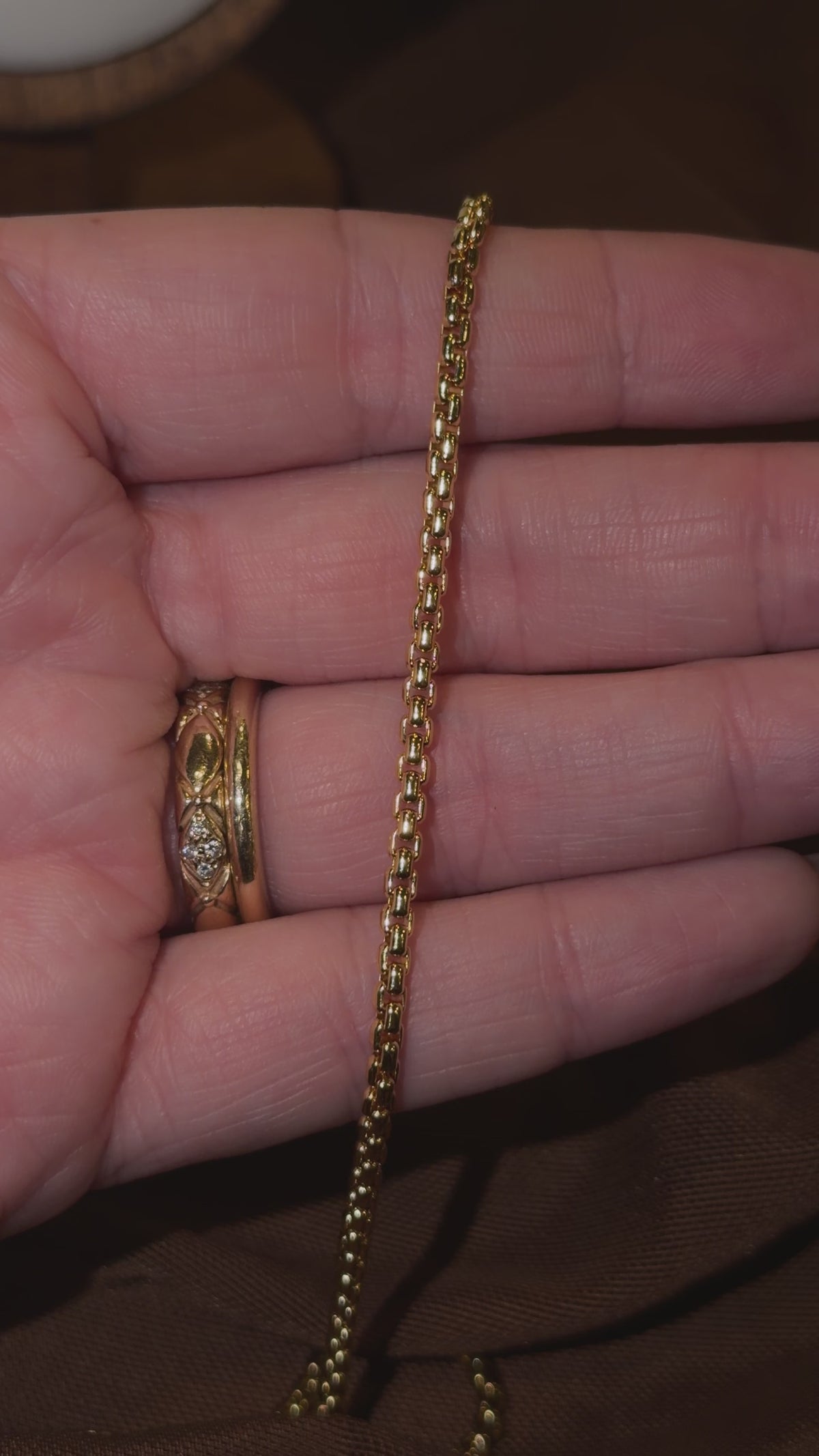 Video of the 14k gold heavy rounded box chain in motion