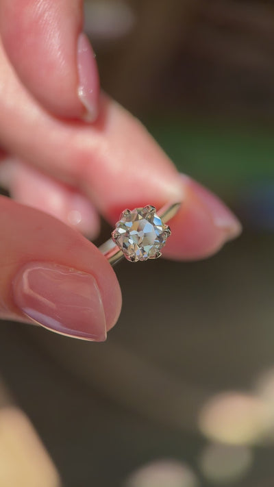 macro video of ring and center diamond 